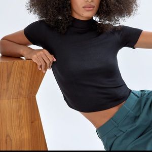 NEW Babaton Aritzia Gonzalo Black Mock Neck Cropped Tee Shirt Top Small